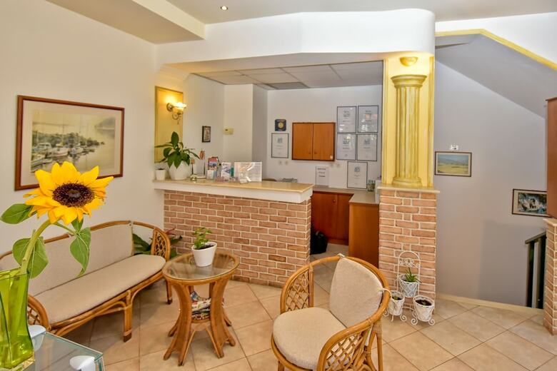 Aparthotel Aspri Petra