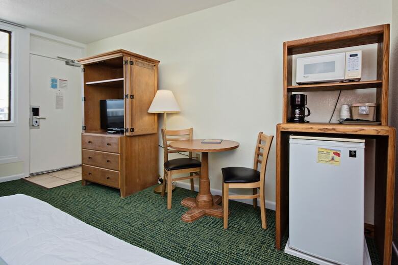 Hotel John Yancey Oceanfront Inn