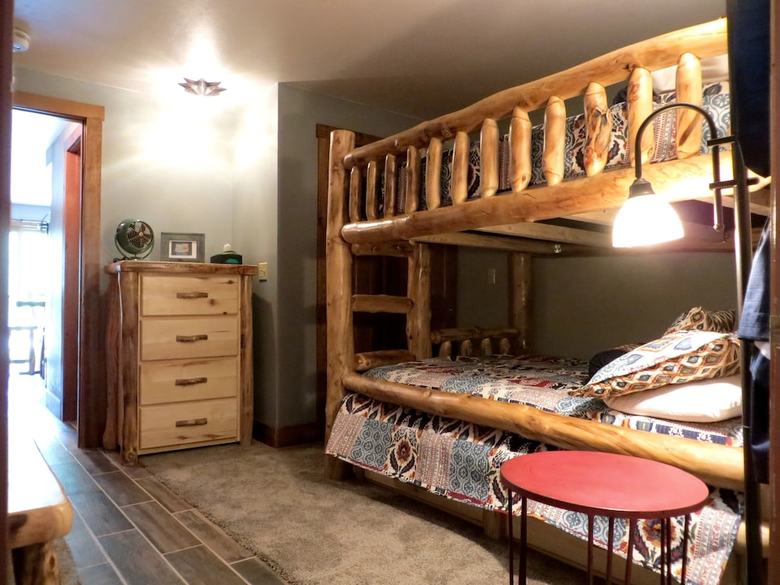 Three Seasons Hotel Suites By Crested Butte Lodging