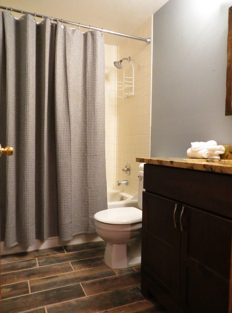 Three Seasons Hotel Suites By Crested Butte Lodging