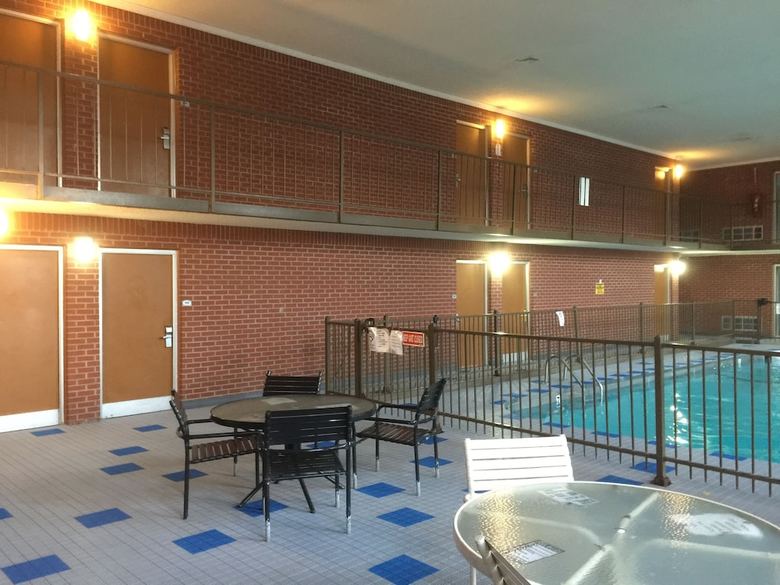 Hotel Fairview Inn & Suites