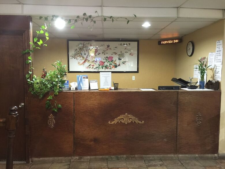 Hotel Fairview Inn & Suites
