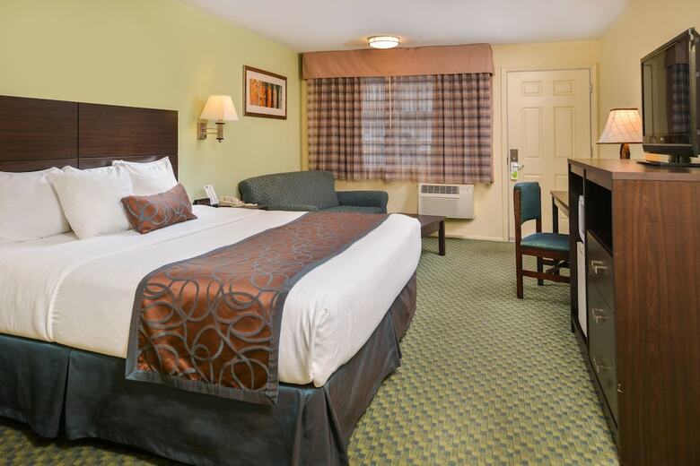 Motel University Inn & Suites