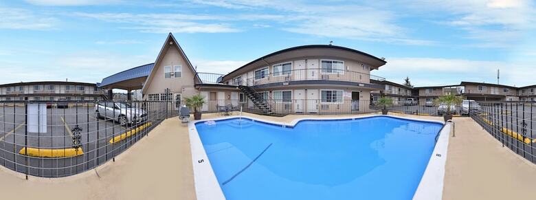 Motel University Inn & Suites