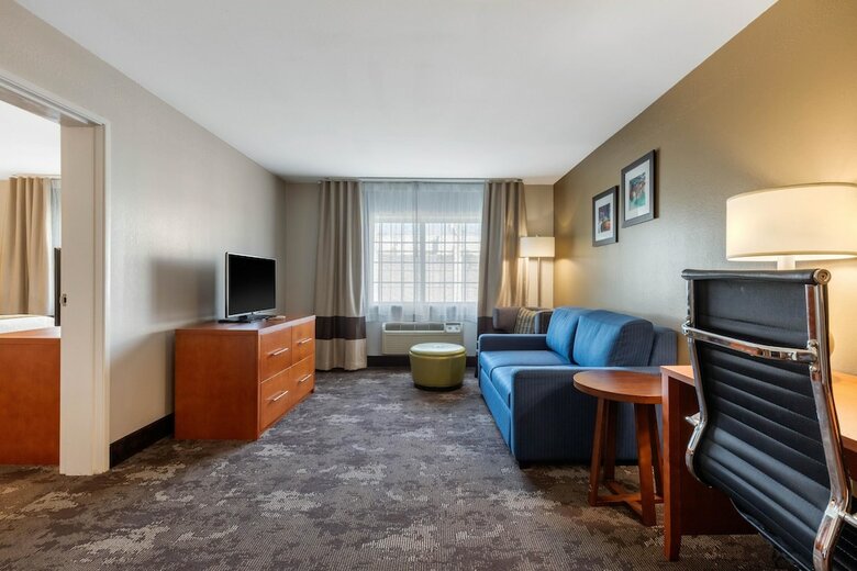Hotel Comfort Inn & Suites
