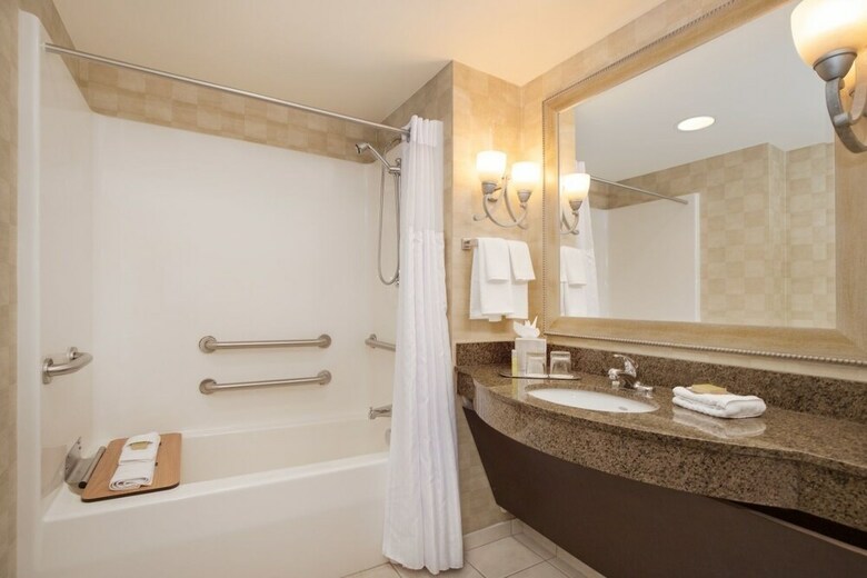 Doubletree By Hilton Hotel Bay City - Riverfront