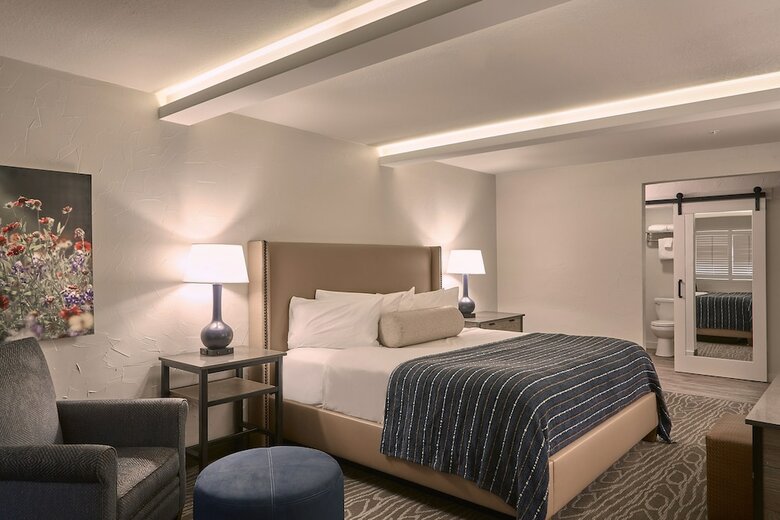 Hotel Fredericksburg Inn & Suites