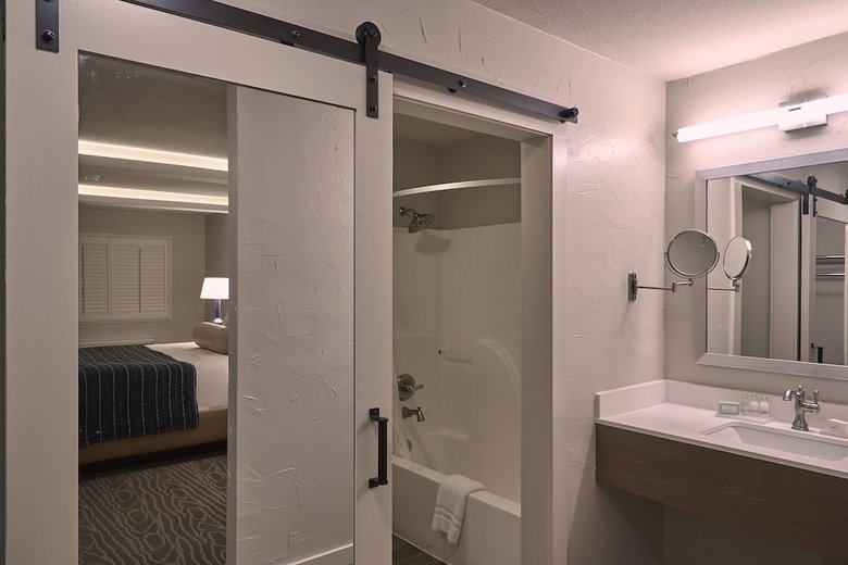 Hotel Fredericksburg Inn & Suites
