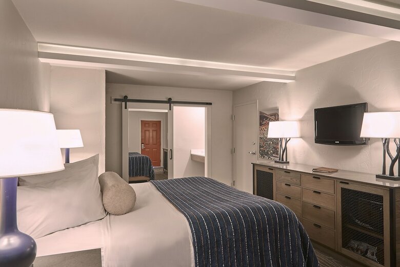 Hotel Fredericksburg Inn & Suites