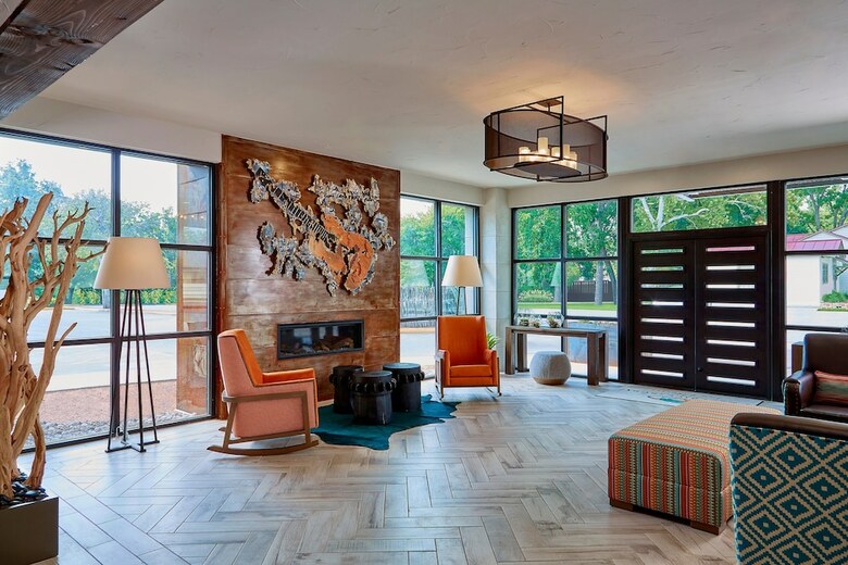 Hotel Fredericksburg Inn & Suites