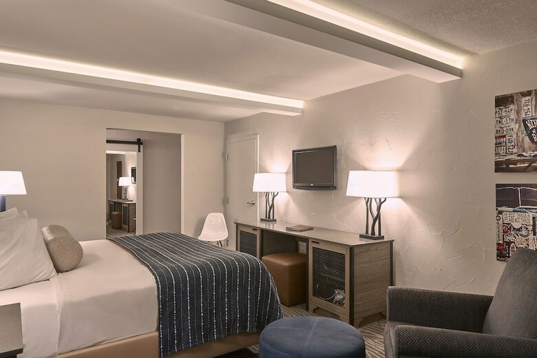 Hotel Fredericksburg Inn & Suites