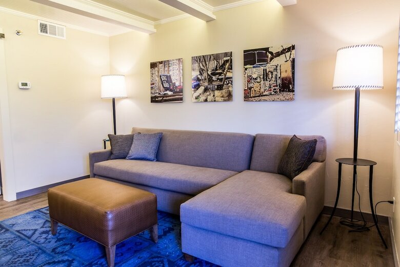 Hotel Fredericksburg Inn & Suites