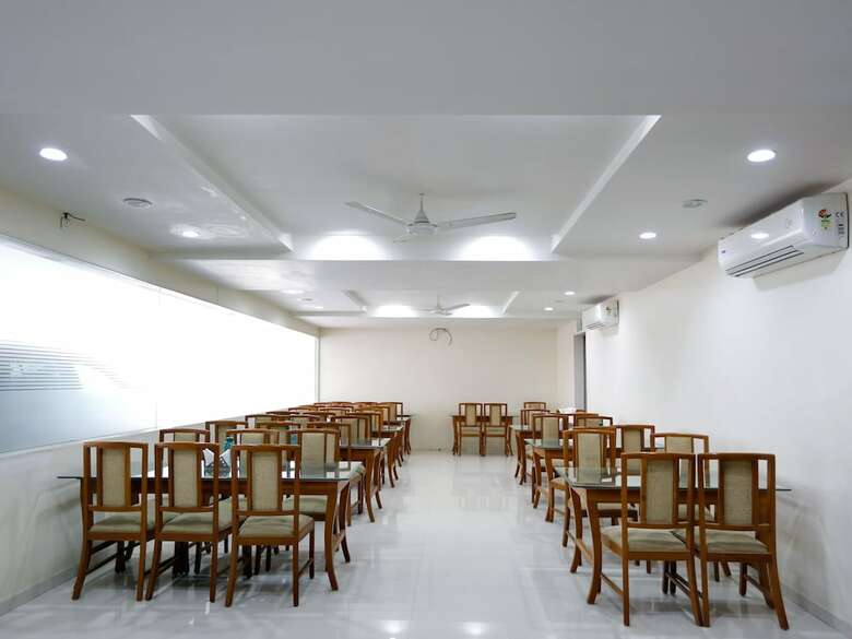 Oyo 381 Hotel Sybaritic Suites Gachibowli