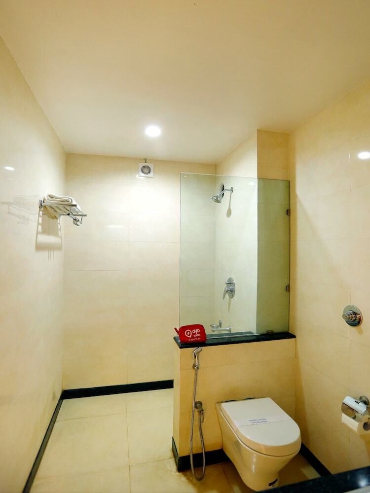 Oyo 381 Hotel Sybaritic Suites Gachibowli