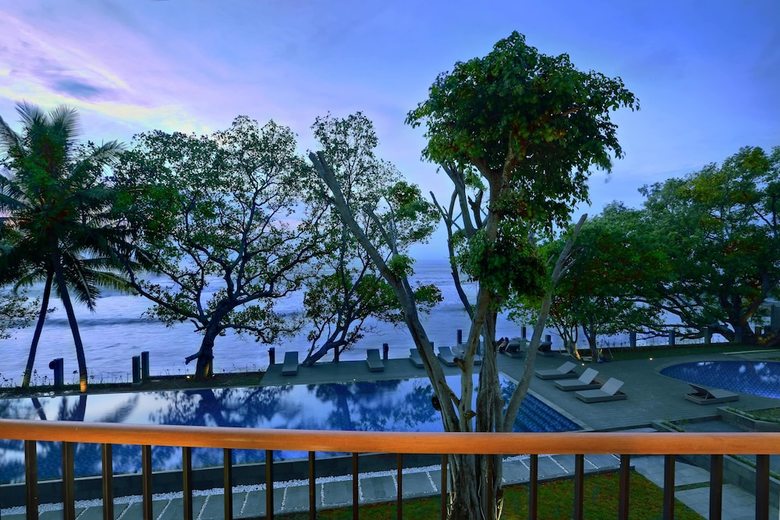 Hotel Aston Anyer Beach Resort