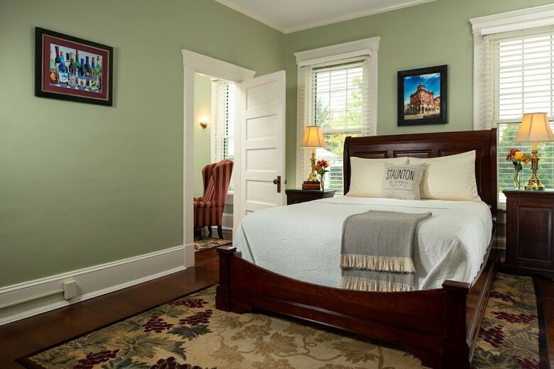 Bed & Breakfast Steeles Tavern Manor