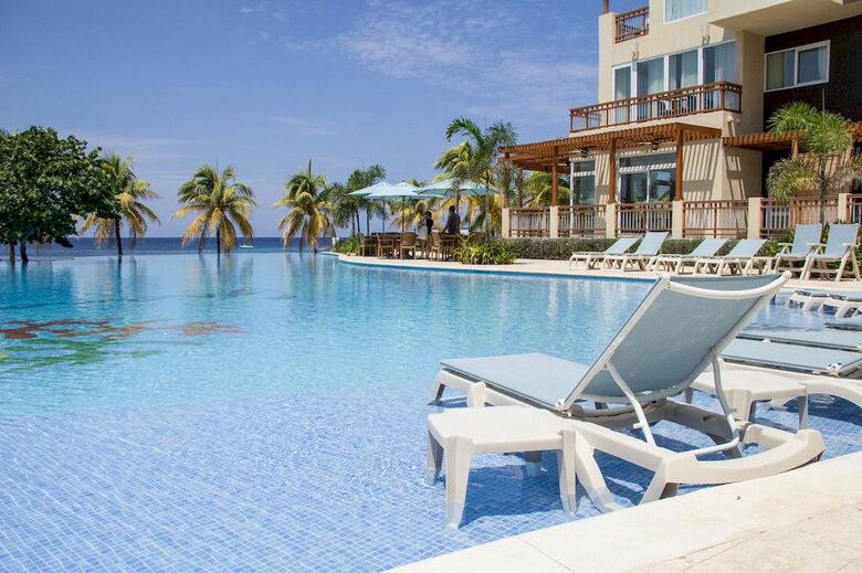 Hotel Grand Roatan Caribbean Resort