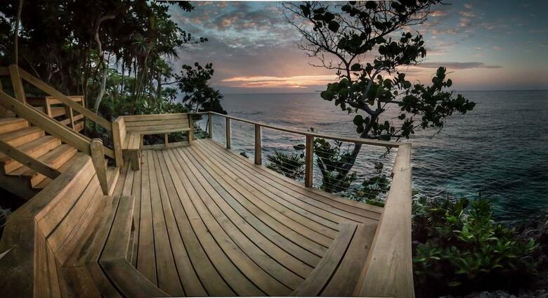 Hotel Grand Roatan Caribbean Resort