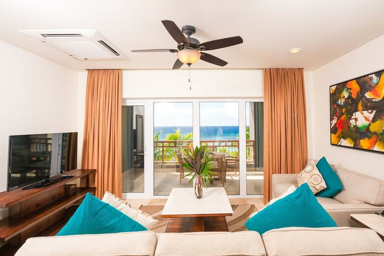 Hotel Grand Roatan Caribbean Resort