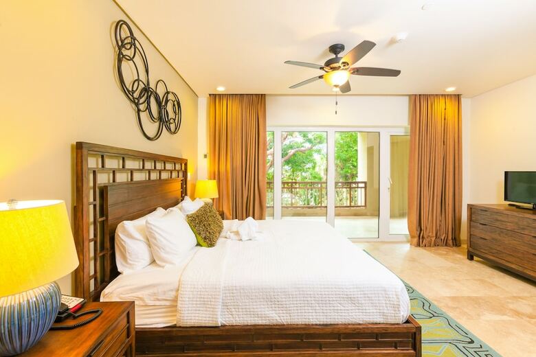 Hotel Grand Roatan Caribbean Resort