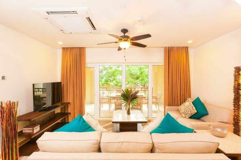 Hotel Grand Roatan Caribbean Resort