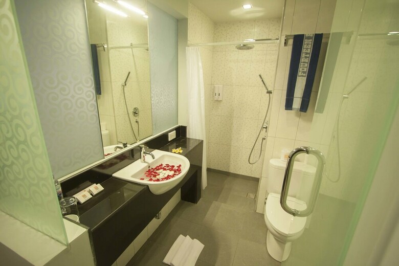 Fourteen Roses Hotel