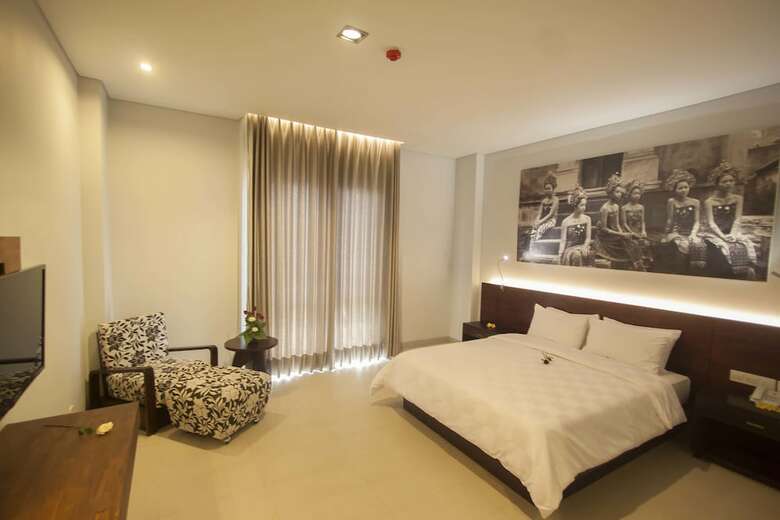 Fourteen Roses Hotel