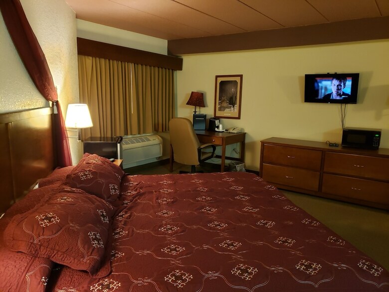 Madelia Hotel & Suites