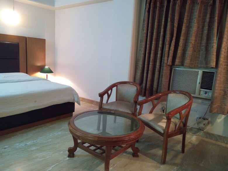 Hotel Queens Residency Gurgaon