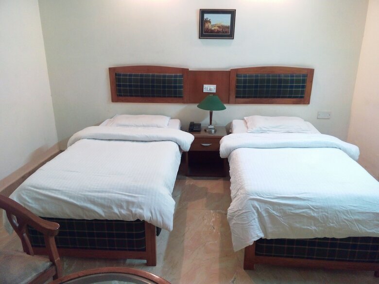 Hotel Queens Residency Gurgaon