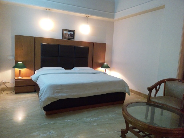 Hotel Queens Residency Gurgaon