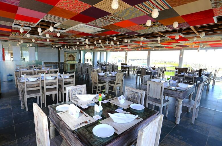 Hotel Serena Beach Resort