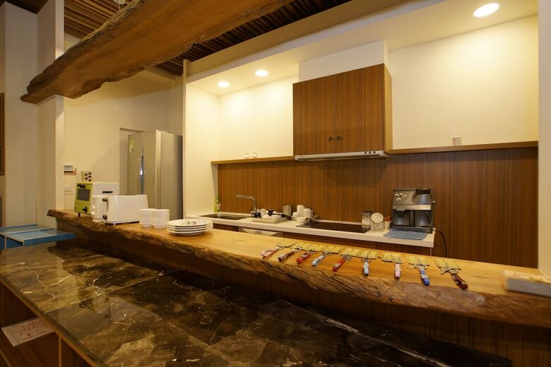 Bed & Breakfast Happy Life Hostel
