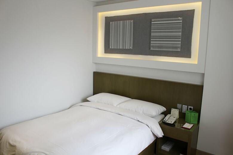 Insadong Crown Hotel