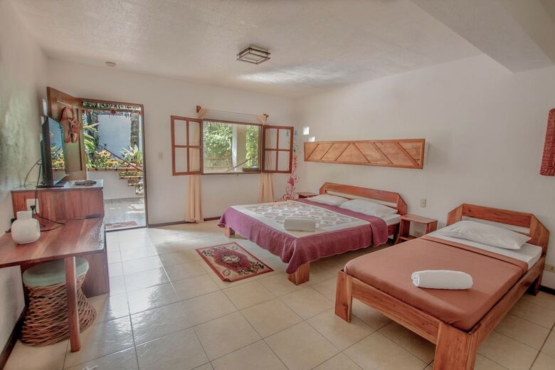 Hotel Bamboo Bungalows