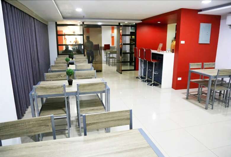 Hotel Travelbee Business Inn