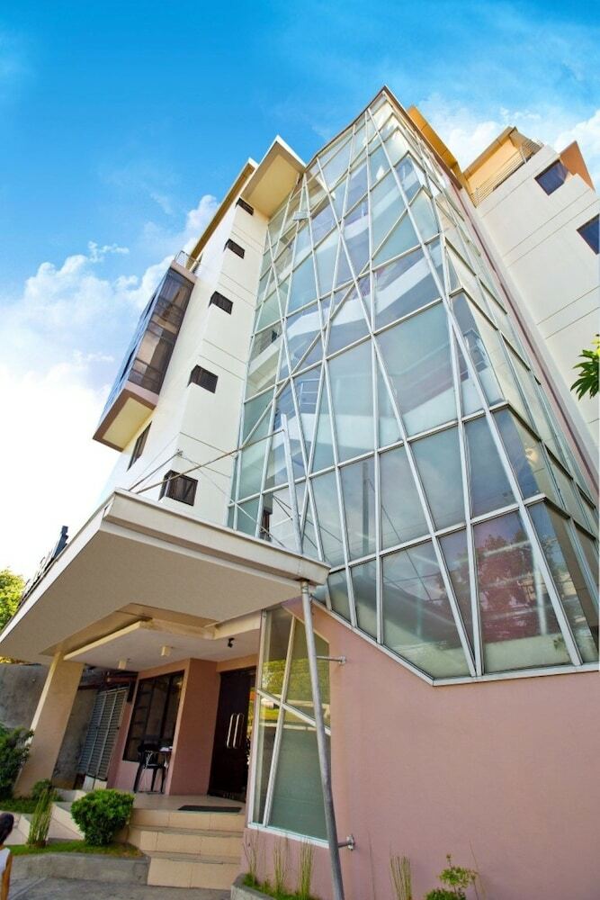 Hotel Travelbee Business Inn