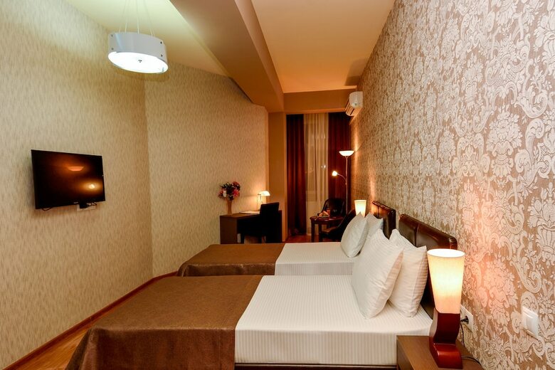 Hotel Diamond Dat Exx Company