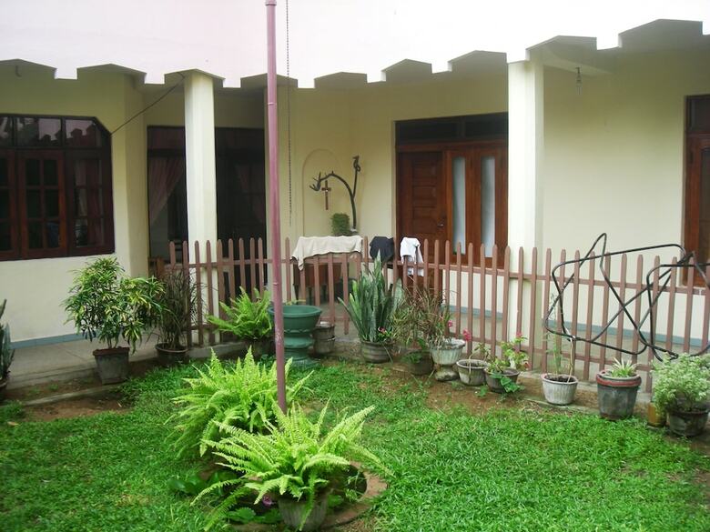 Hotel Sri Lak Inn