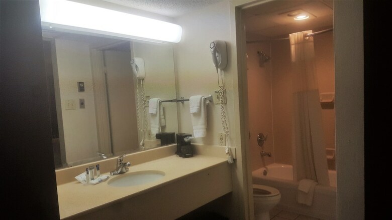 Salina Ambassador Hotel And Conference Center