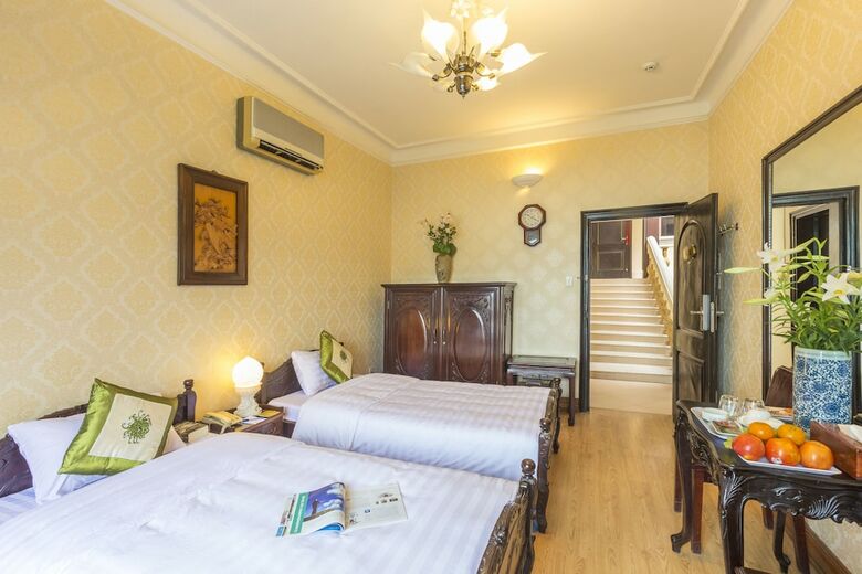 Dragon Hotel