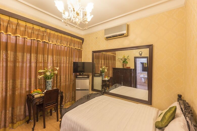 Dragon Hotel