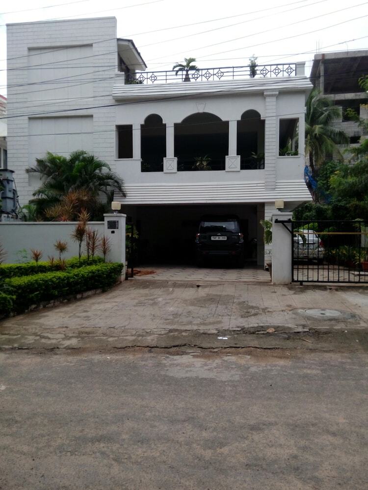 Hotel Serenity Inn Elite