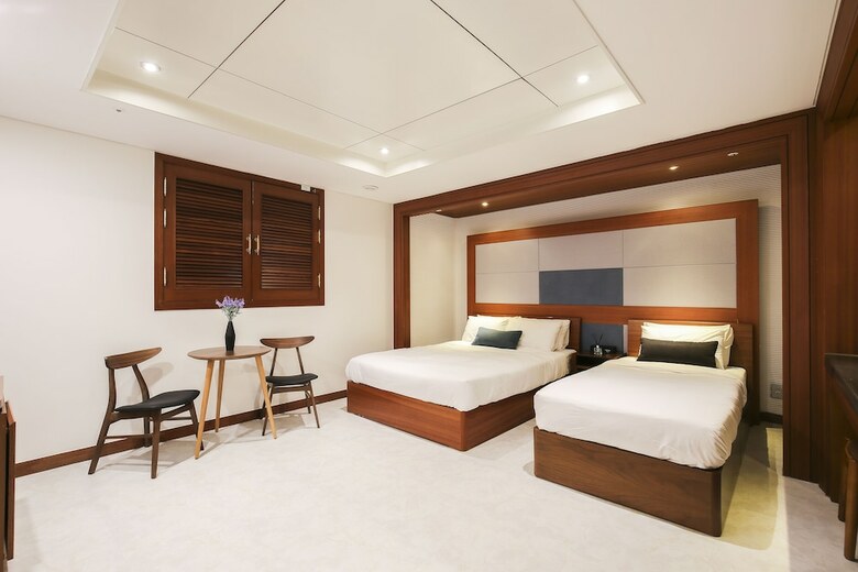 Themepark Tourist Hotel