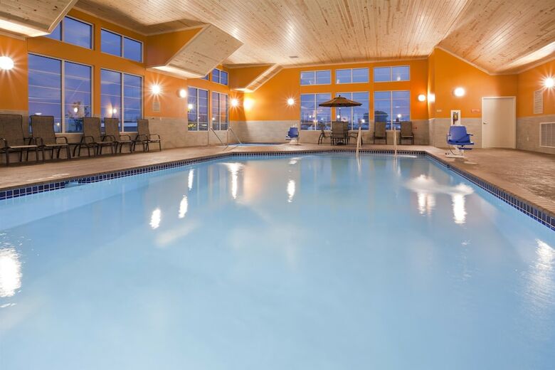 Grandstay Hotel And Suites Morris