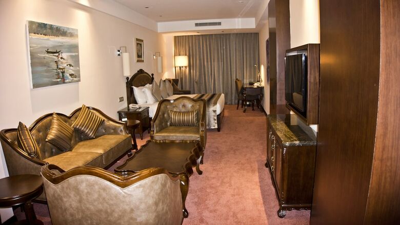 Tang Palace Hotel