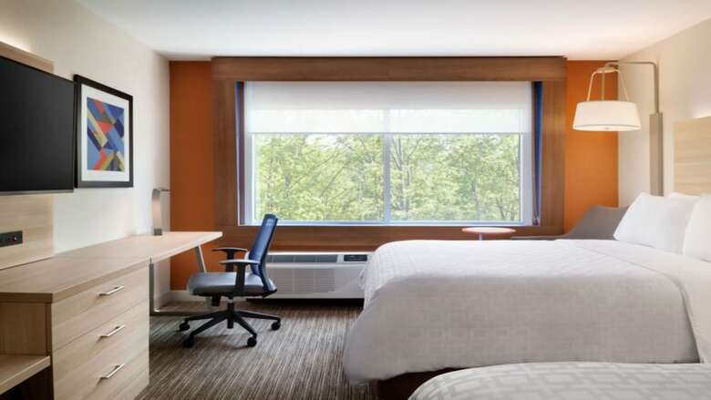 Holiday Inn Express Hotel & Suites Woodbridge