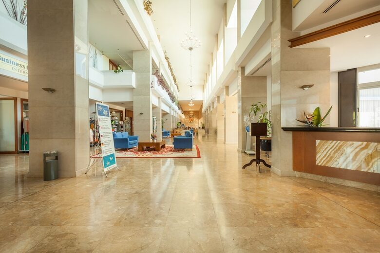 Crown Resorts Horizon Hotel