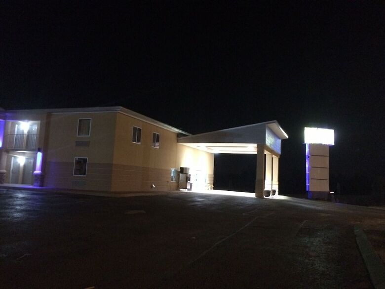 Motel Lotus Inn And Suites