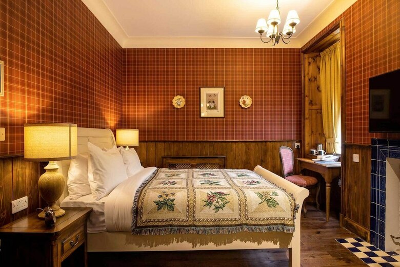 Hotel The Whispering Pine Lodge
